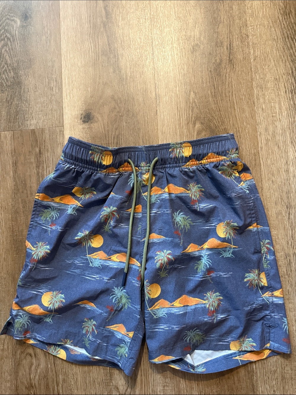 ROWN Swimwear Hawaiian Print Size Small